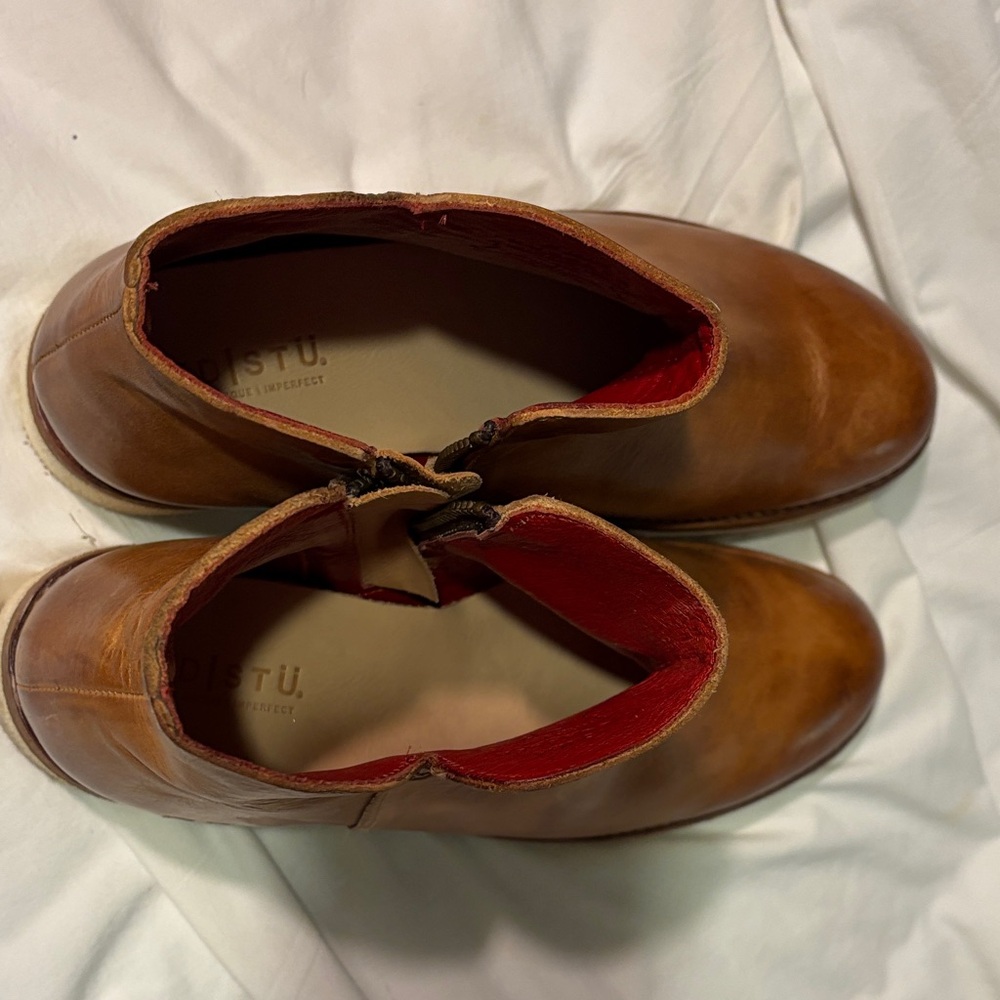 Bed Stu LYDYI BOOTS Tan Leather Ankle Boots with Red Lining - Picture 15 of 15